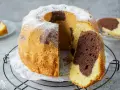 Saftiger Marmorkuchen, perfekt für jedes Kaffeetrinken. Dieses Marmorkuchen Rezept ist einfach und gelingt immer.