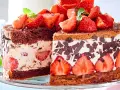 Ein saftiger Erdbeerkuchen mit Quarkfüllung, dekoriert mit frischen Erdbeeren und Schokoladenstückchen.
