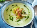 Cremige Suppe mit Lauch und Kräuteröl, inspiriert von Fenchel Rezepten. Ein Hauch von Chili sorgt für Würze.