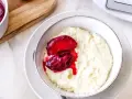 Cremiger Milchreis, zubereitet im Thermomix, mit fruchtigem Kompott. Ein Genuss!