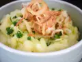 Cremiger Kartoffelbrei, verfeinert mit frischen Kräutern und knusprigen Röstzwiebeln. Ein einfaches Kartoffelbrei Rezept, das immer gelingt.
