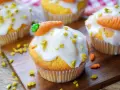 Leckere Karottenmuffins mit Zuckerguss und Marzipan-Karotten. Ein tolles Rezept für Ostern oder einfach so!