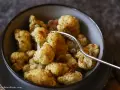Gerösteter Blumenkohl in einer Schüssel, bereit zum Genießen. Ein leckeres Beispiel für Blumenkohl Rezepte.