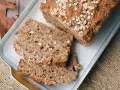 Ein rustikales Vollkornbrot mit Haferflocken, perfekt für ein einfaches Vollkornbrot Rezept.