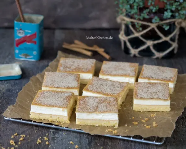 Schmandkuchen-Stücke mit Zimt-Zucker-Decke, perfekt für die besten rezepte der schmandkuchen.