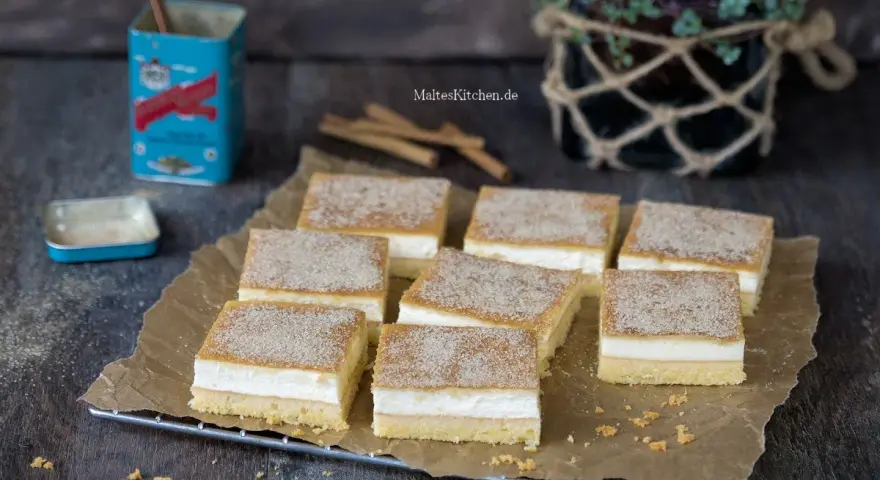 Schmandkuchen-Stücke mit Zimt-Zucker-Decke, perfekt für die besten rezepte der schmandkuchen.